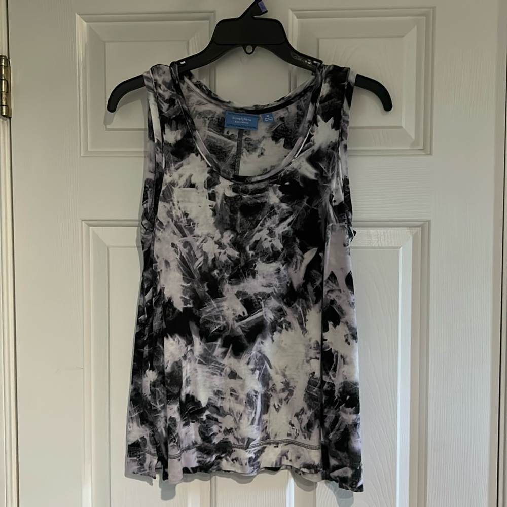 Lady’s Vera Wang tank top